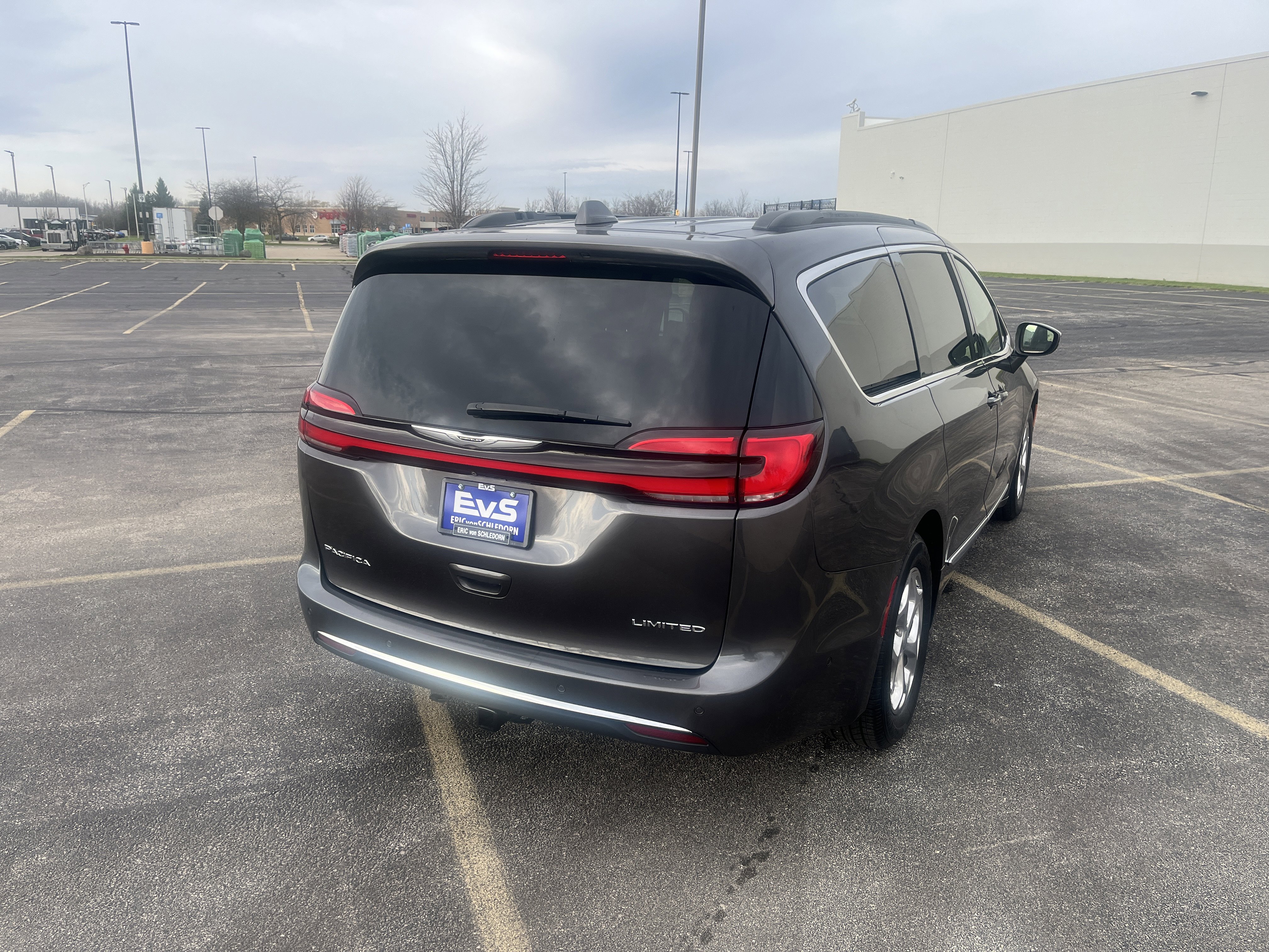 Used 2022 Chrysler Pacifica Limited FWD image 6