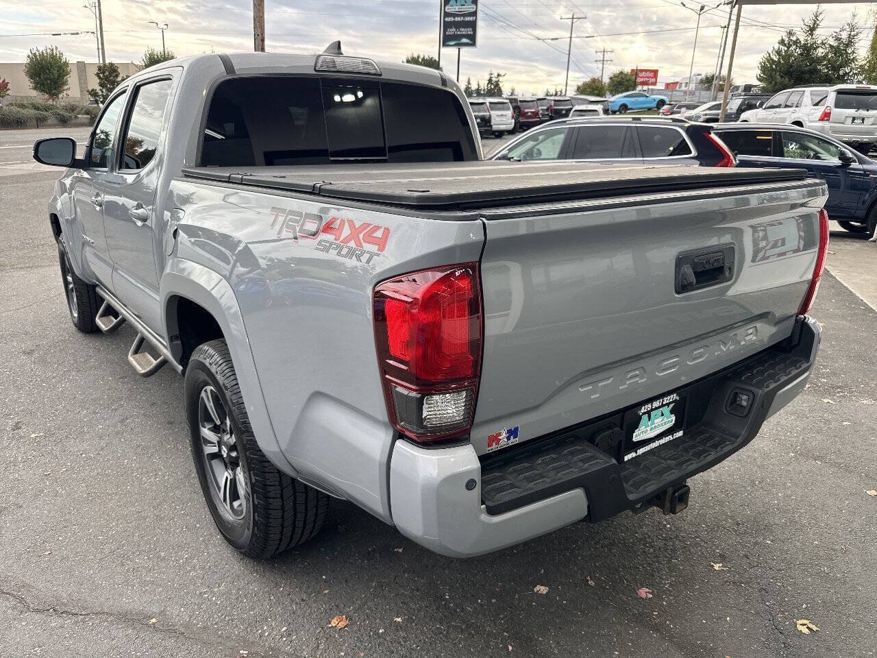 Used 2019 Toyota Tacoma TRD Sport AWD/4WD image 4