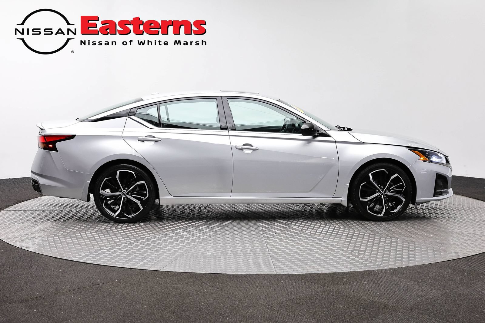 Used 2023 Nissan Altima 2.5 SR w/ SR Premium Package FWD image 4