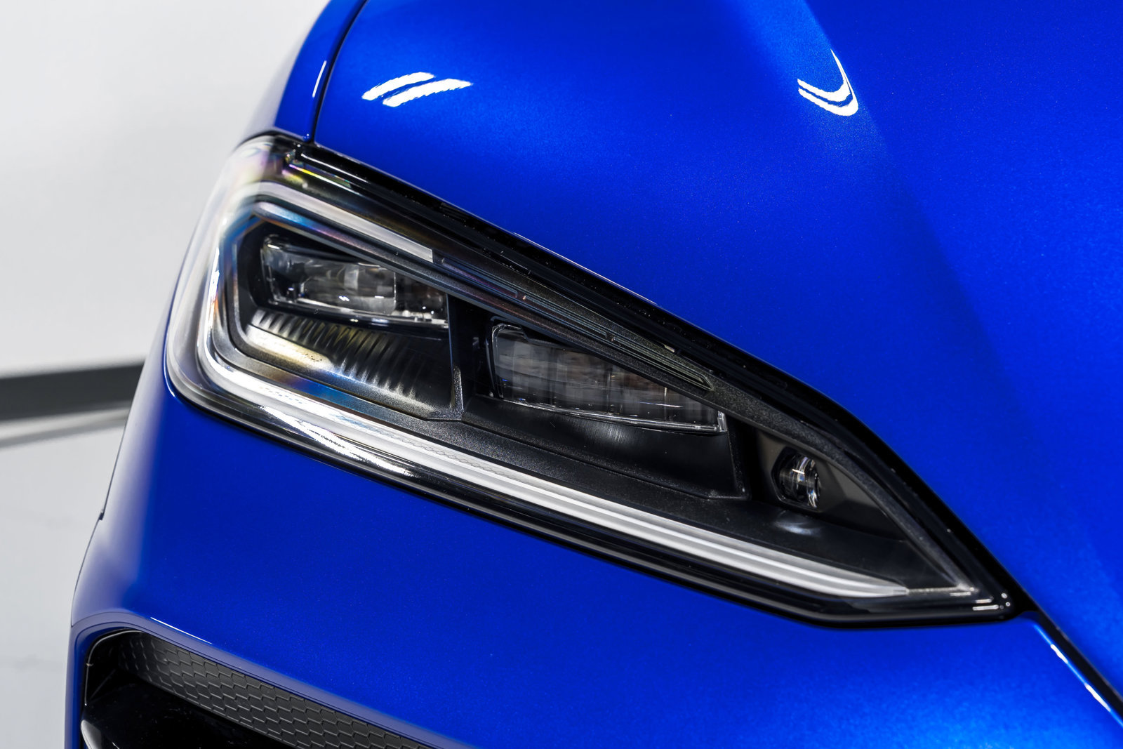 Used 2025 Lamborghini Urus SE AWD/4WD image 47