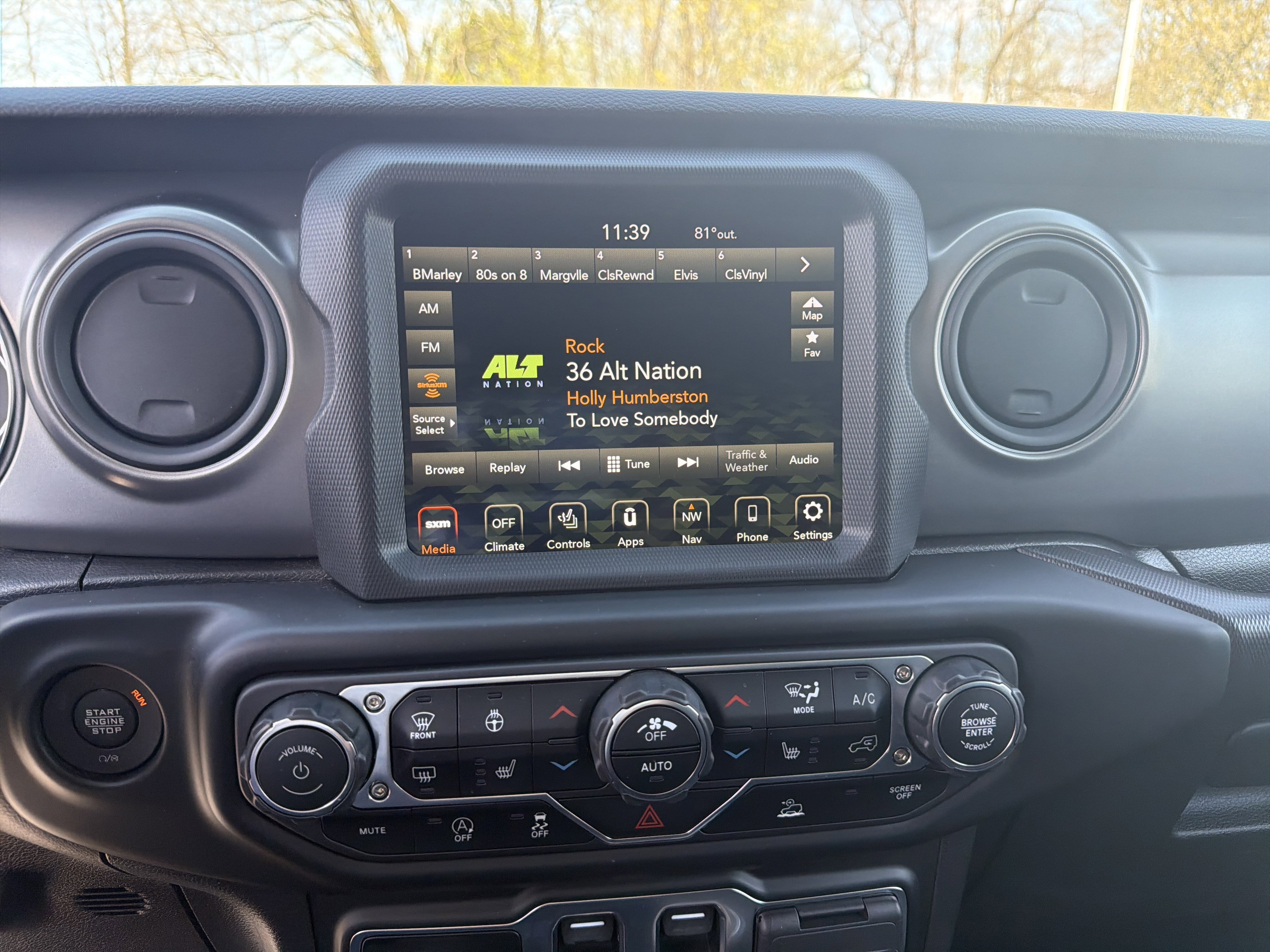 Certified 2022 Jeep Wrangler Sport AWD/4WD image 18