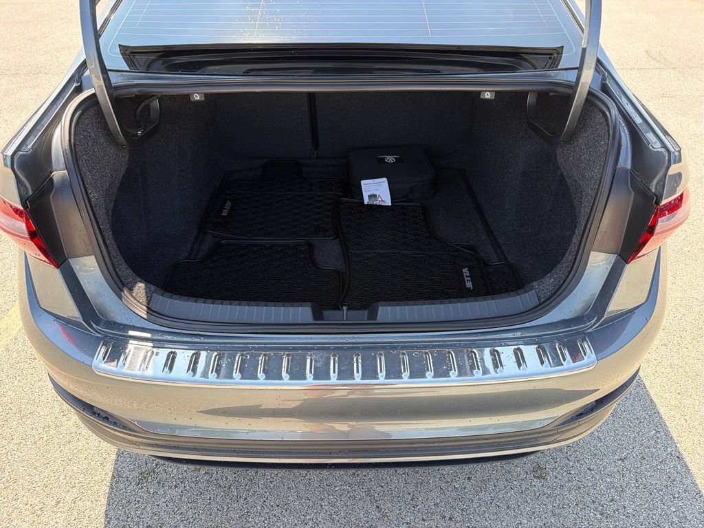 Certified 2023 Volkswagen Jetta SE FWD image 27