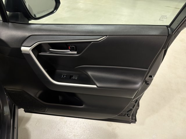 Used 2025 Toyota RAV4 XLE FWD image 38