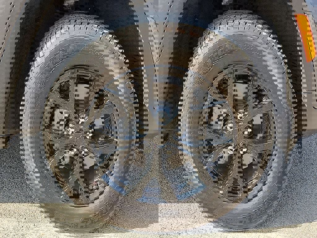 Used 2025 Jeep Grand Cherokee Altitude AWD/4WD image 7