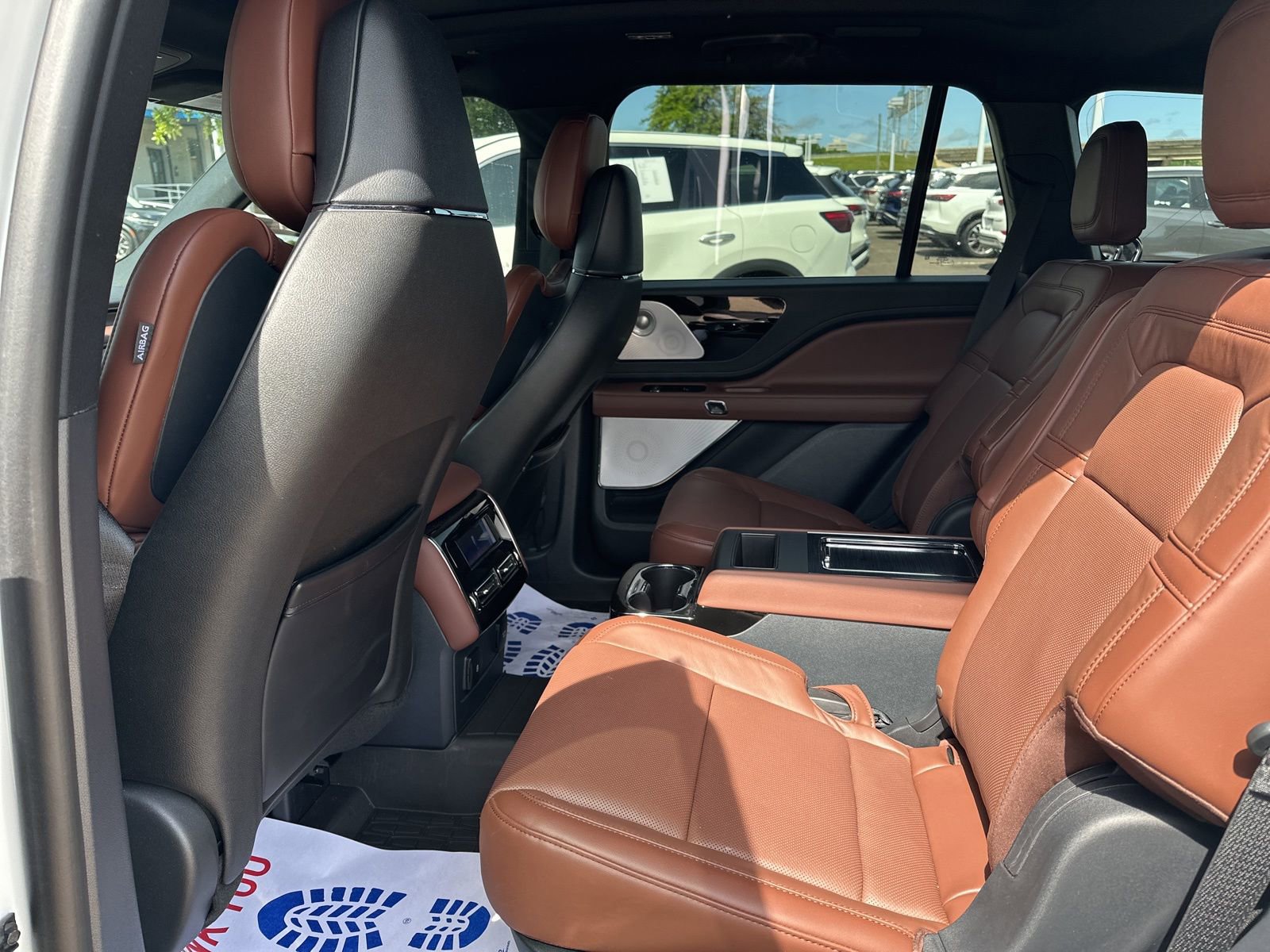Used 2025 Lincoln Aviator Reserve w/ Luxury Package RWD image 9