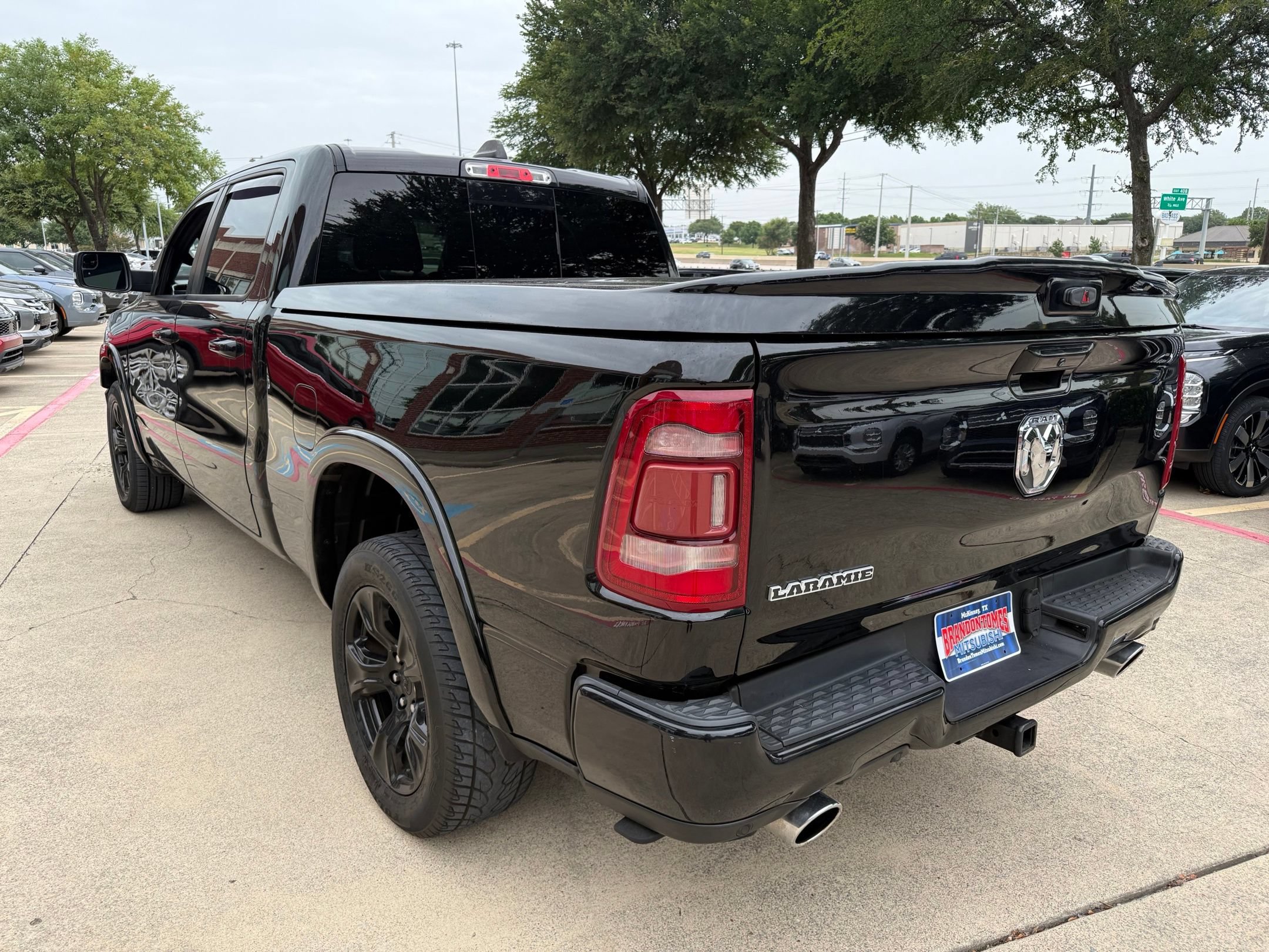 Used 2019 RAM 1500 Laramie w/ Sport Appearance Package AWD/4WD image 3