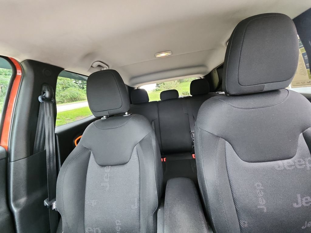 Used 2016 Jeep Renegade Latitude AWD/4WD image 33