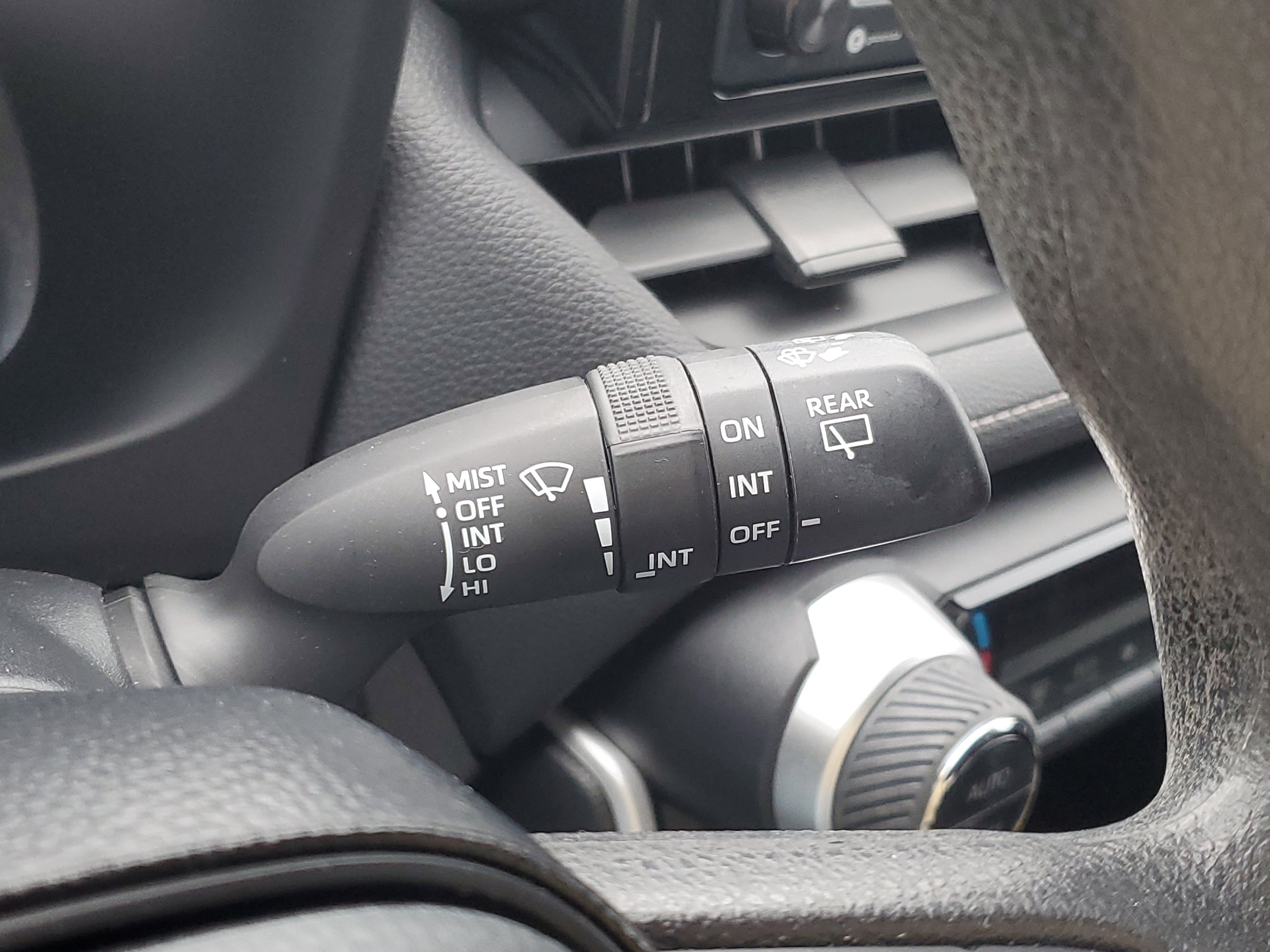 Used 2021 Toyota RAV4 XLE AWD/4WD image 14
