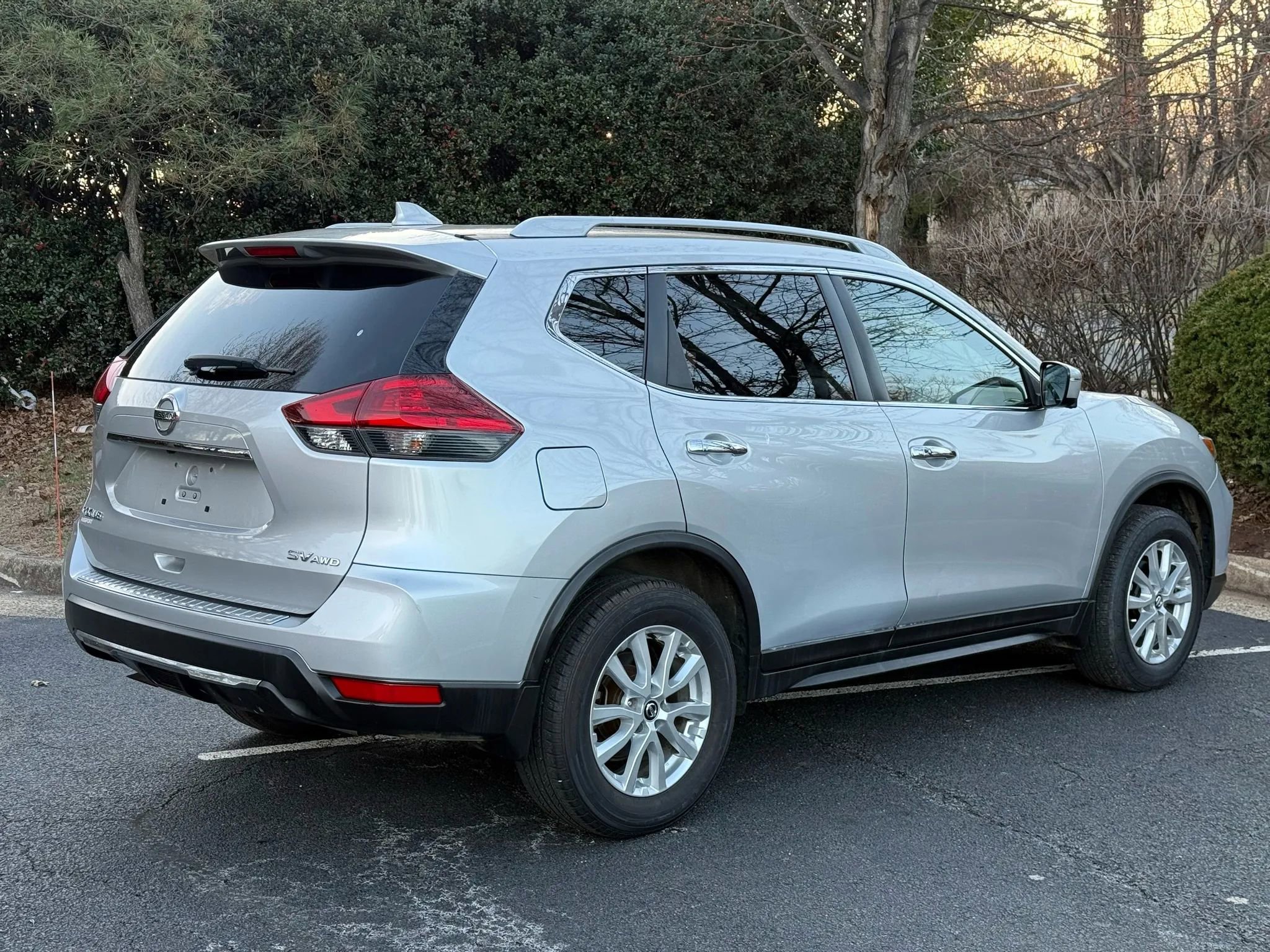 Used 2017 Nissan Rogue SV w/ SV Premium Package image 6