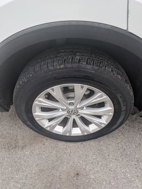 Used 2018 Volkswagen Tiguan SE w/ 3rd Row Seat Package image 17