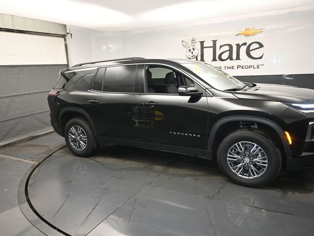 Used 2025 Chevrolet Traverse LT image 31