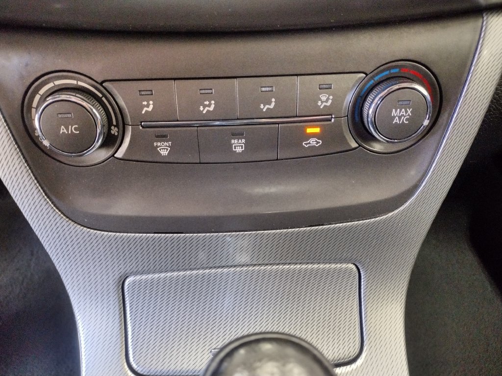 Used 2014 Nissan Sentra SR w/ Premium Package FWD image 32