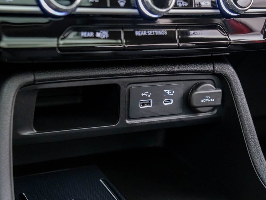 Used 2025 Honda Pilot Touring image 29