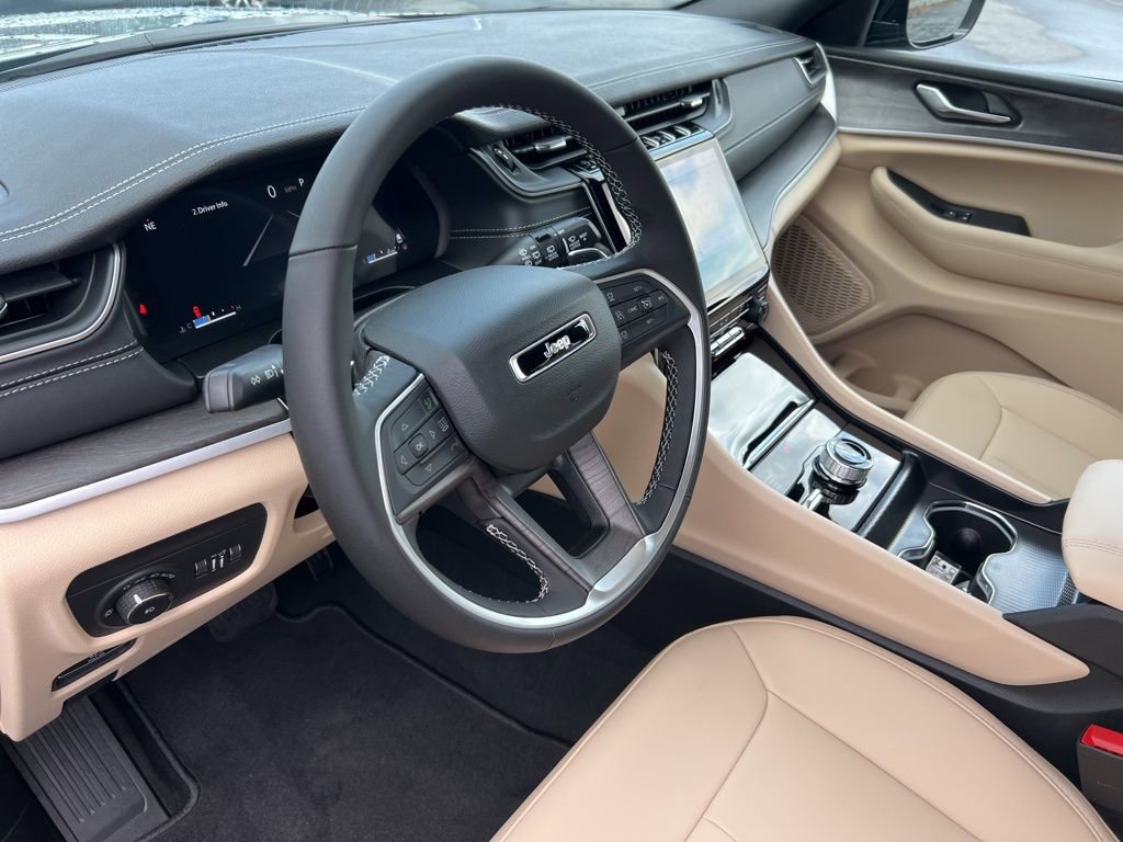 New 2025 Jeep Grand Cherokee L Limited image 3