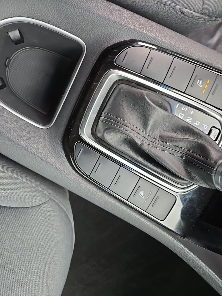 Used 2020 Hyundai Ioniq SE image 30