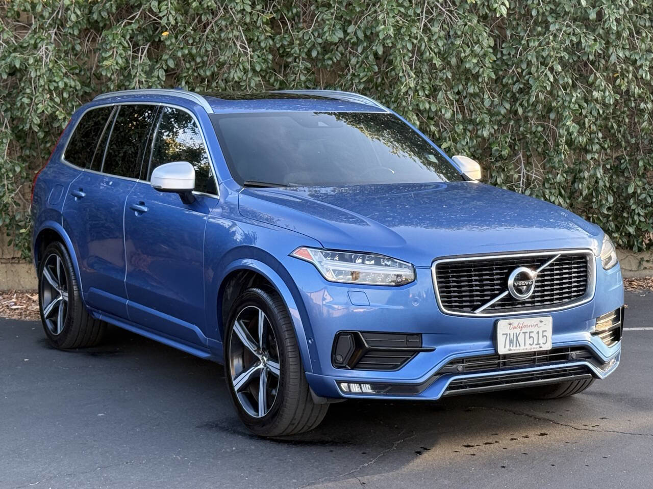 Used 2017 Volvo XC90 T6 R-Design w/ Vision Package AWD/4WD image 3