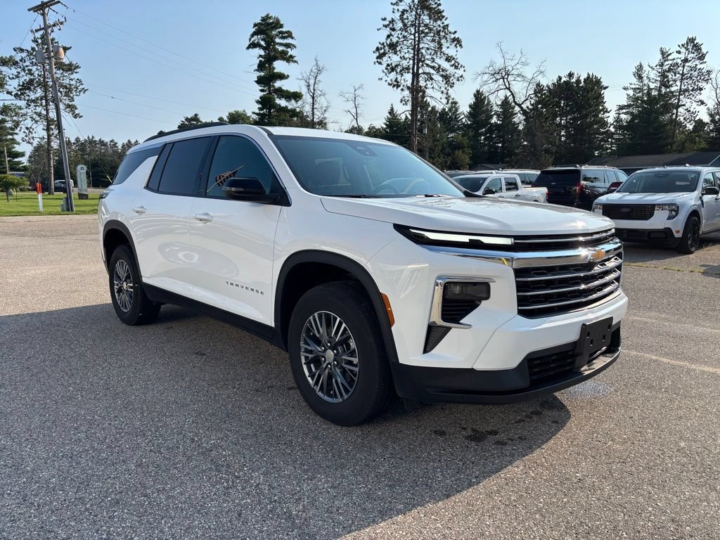 Used 2026 Chevrolet Traverse LT AWD/4WD image 1