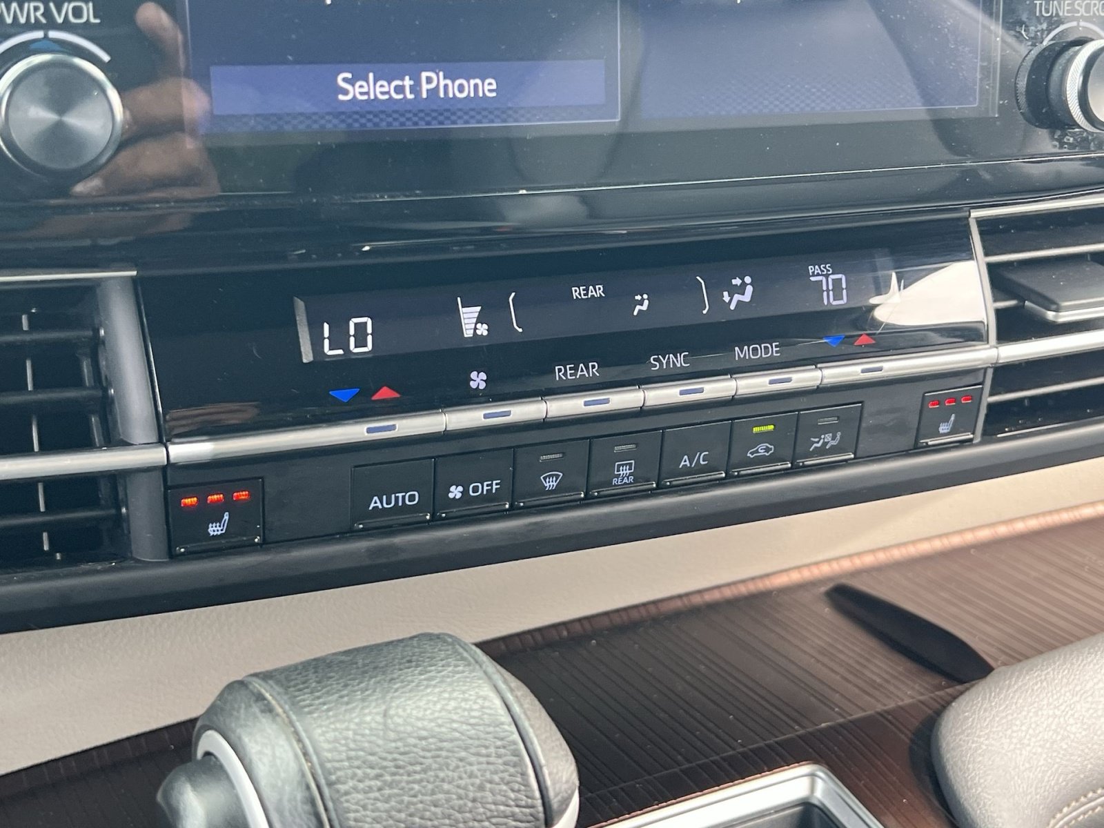 Used 2023 Toyota Sienna XLE FWD image 20
