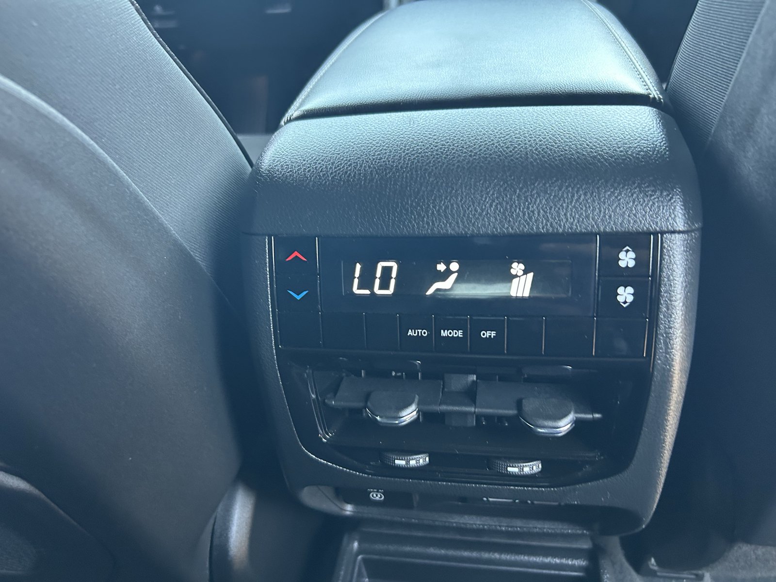 Used 2024 Jeep Grand Cherokee L Altitude AWD/4WD image 15