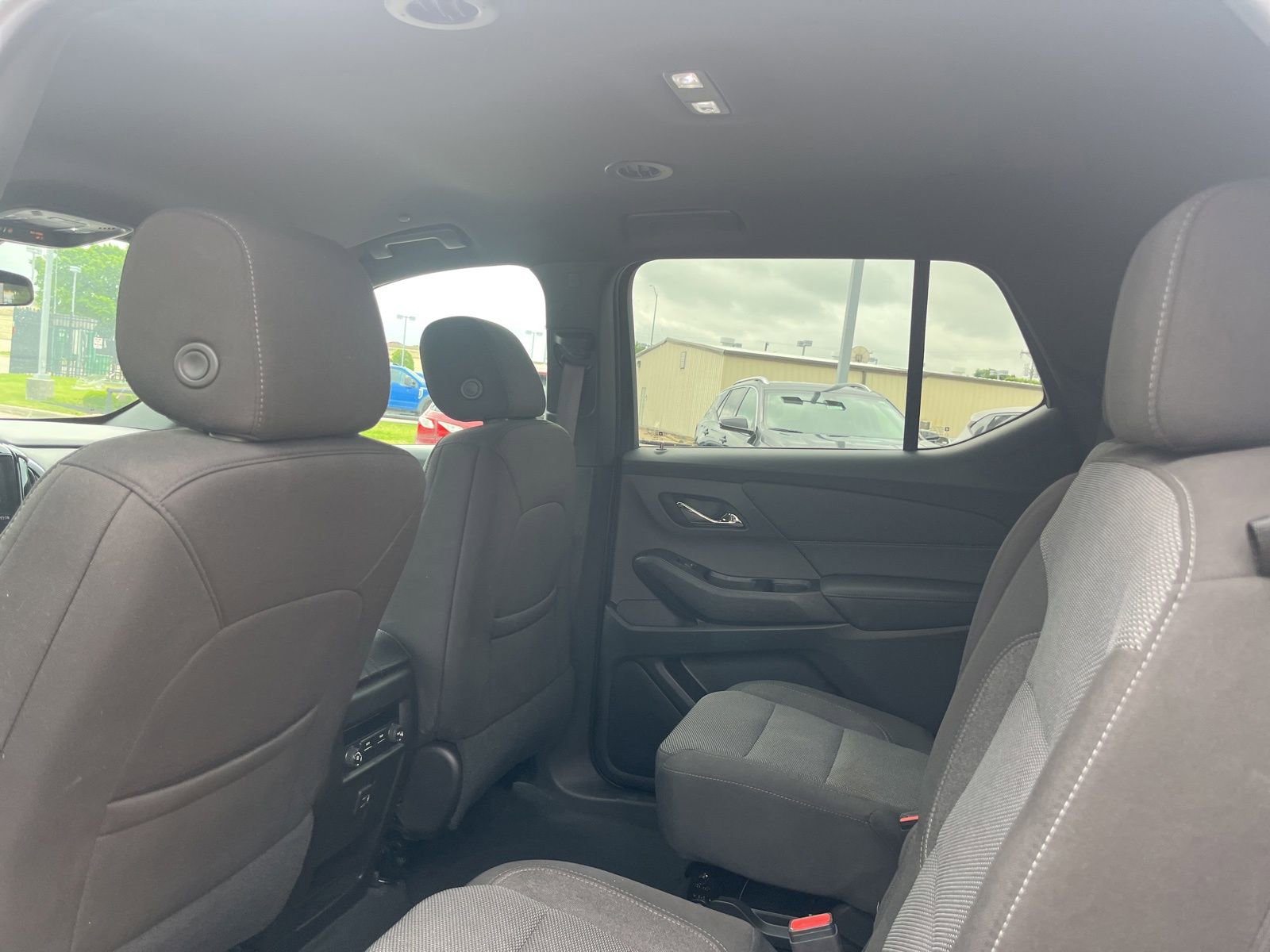 Used 2023 Chevrolet Traverse LT image 8