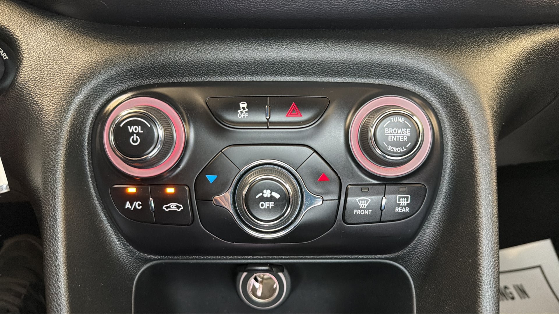 Used 2015 Dodge Dart SXT FWD image 28