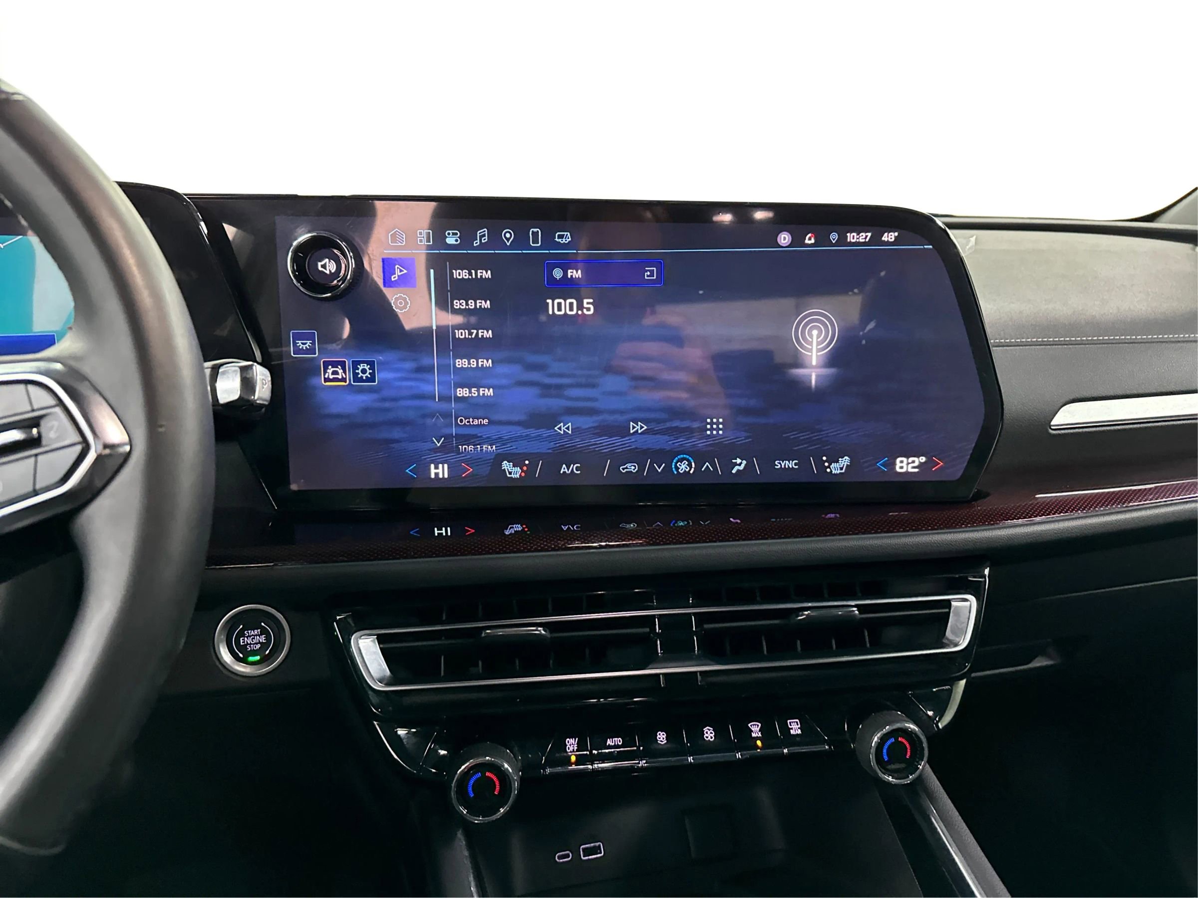 Used 2025 Chevrolet Traverse Z71 image 14