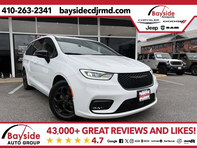 Used 2024 Chrysler Pacifica Select