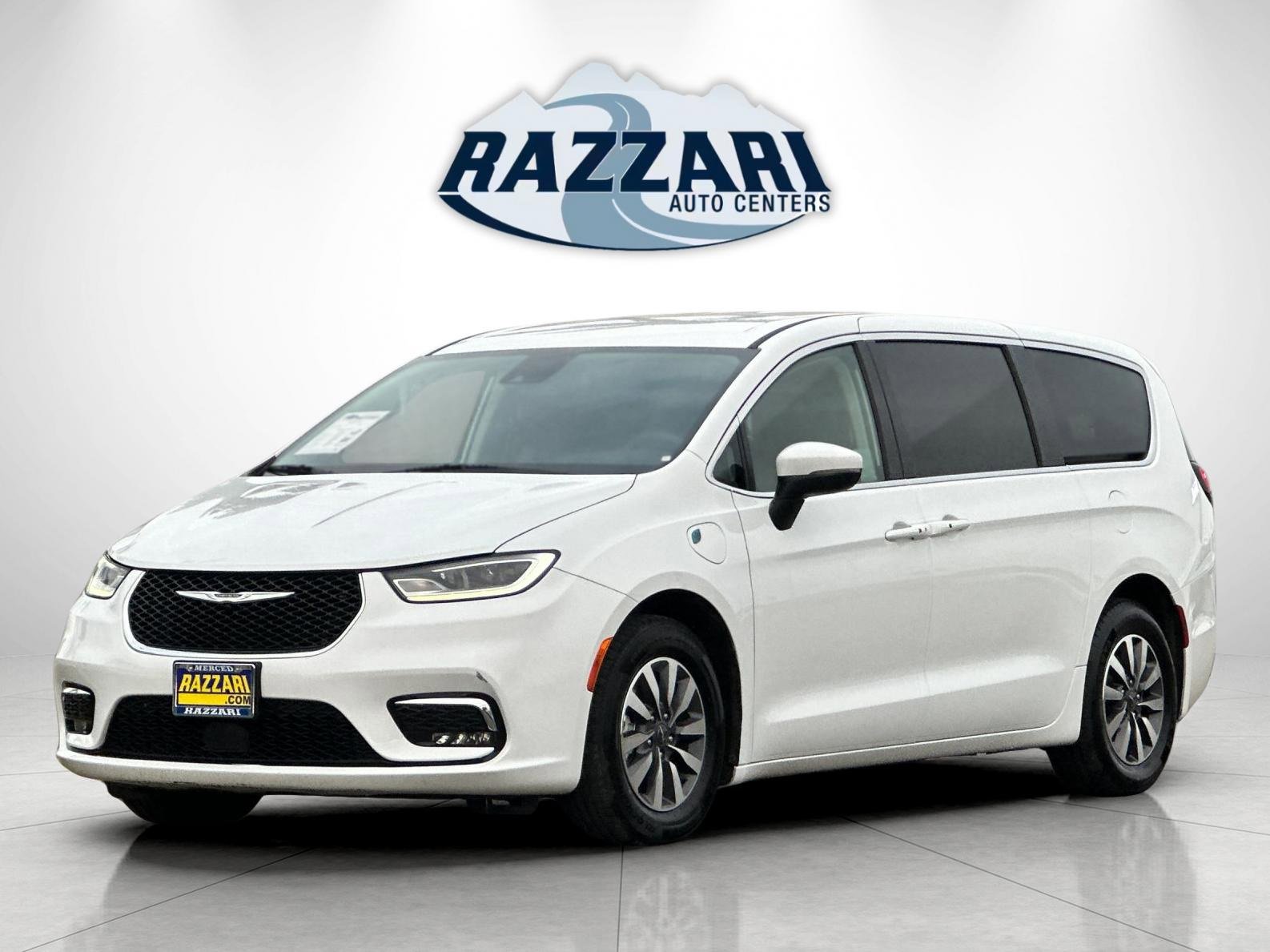 Used 2023 Chrysler Pacifica Touring-L image 7