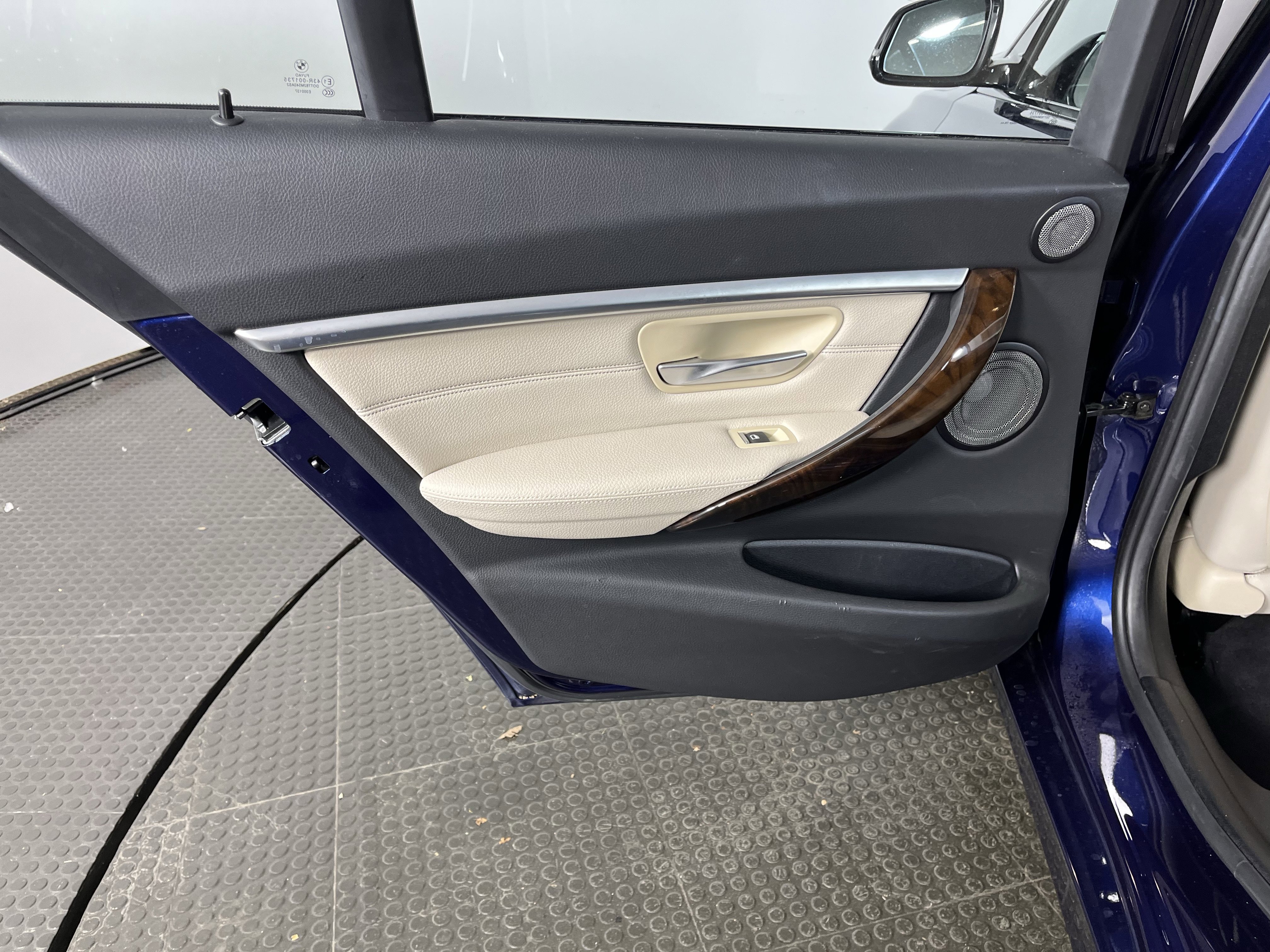 Used 2018 BMW 340i xDrive Sedan w/ Premium Package image 15