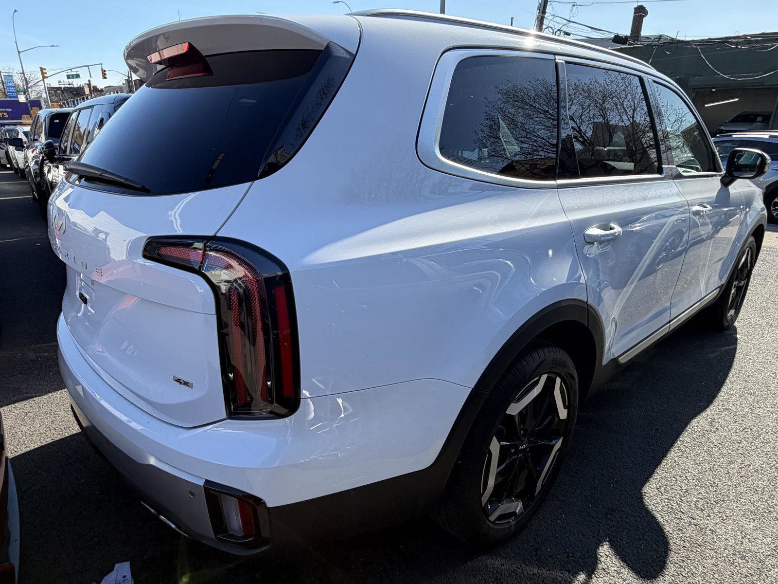 Used 2024 Kia Telluride EX image 4