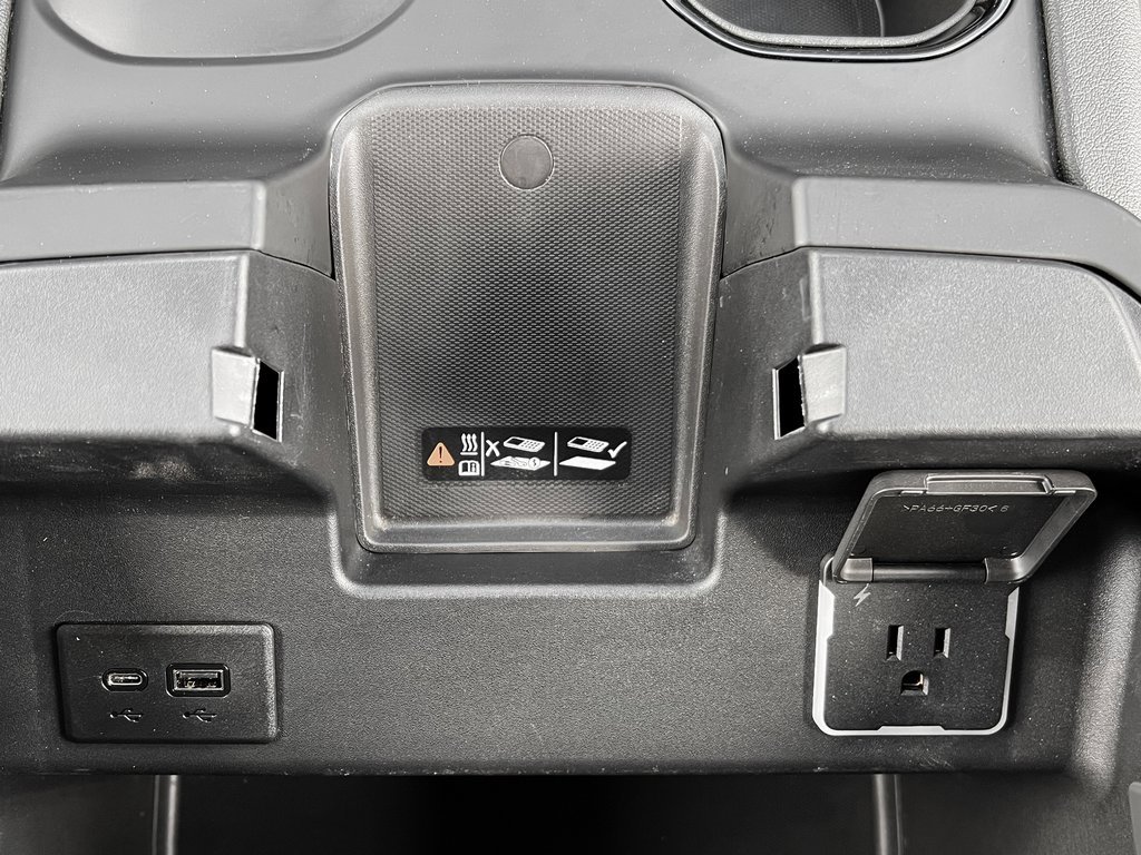 Used 2025 GMC Sierra 2500 AT4 image 25