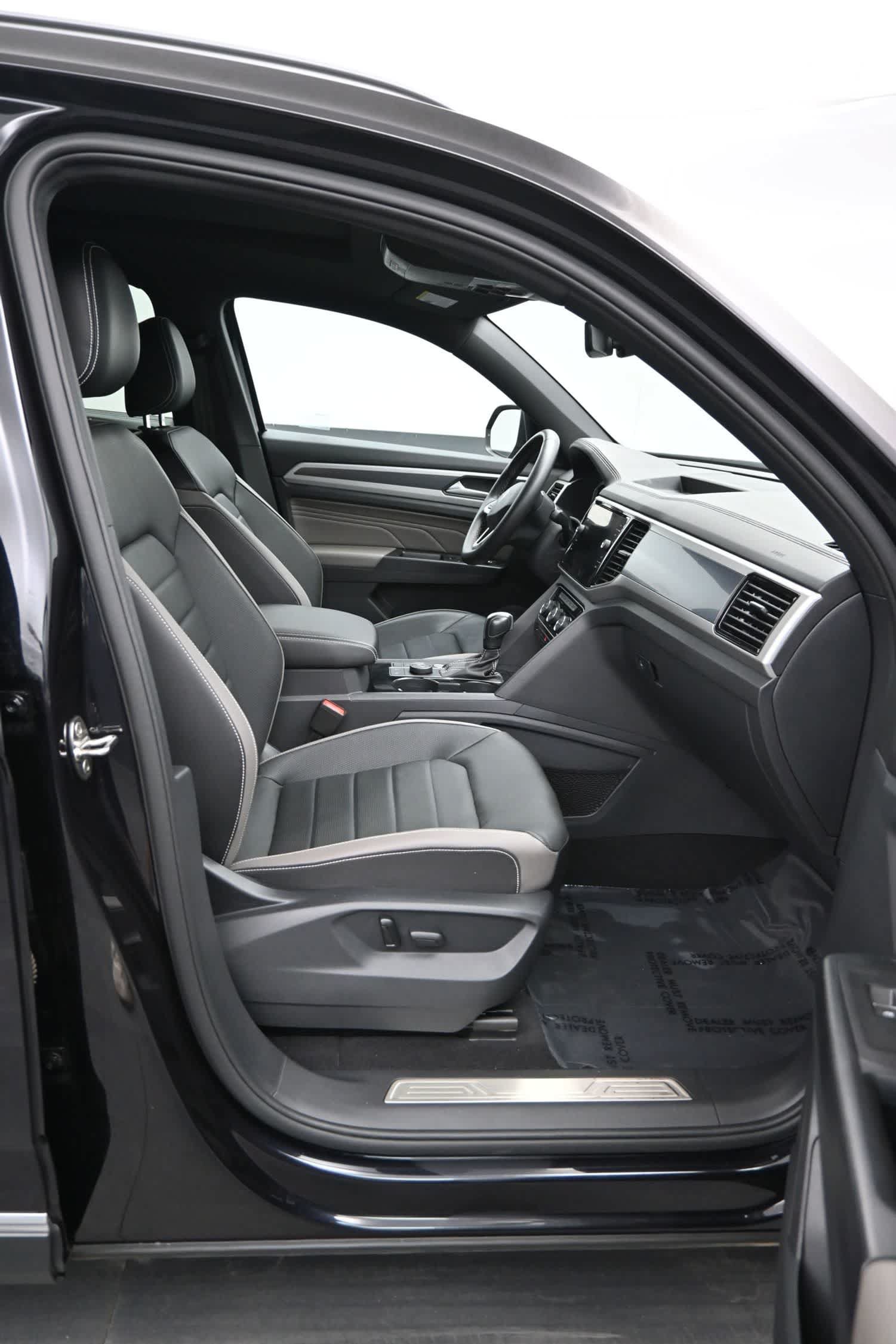 Used 2021 Volkswagen Atlas Cross Sport SEL Premium AWD/4WD image 11