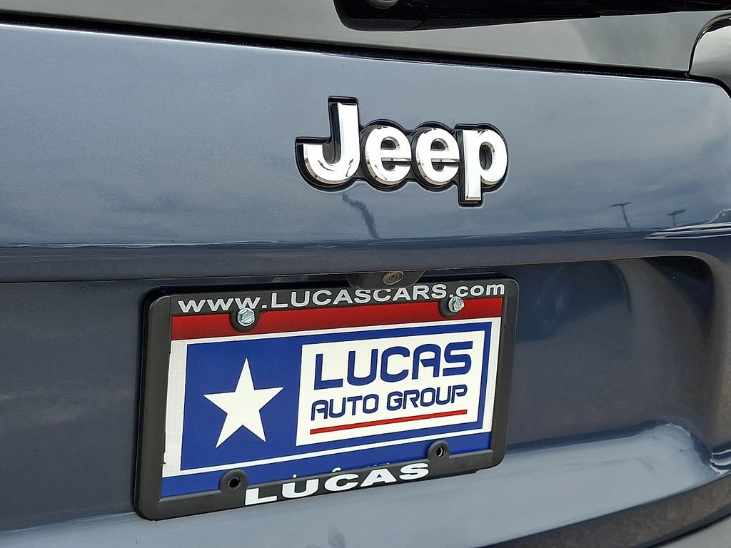 Used 2020 Jeep Cherokee Latitude w/ Cold Weather Group AWD/4WD image 32