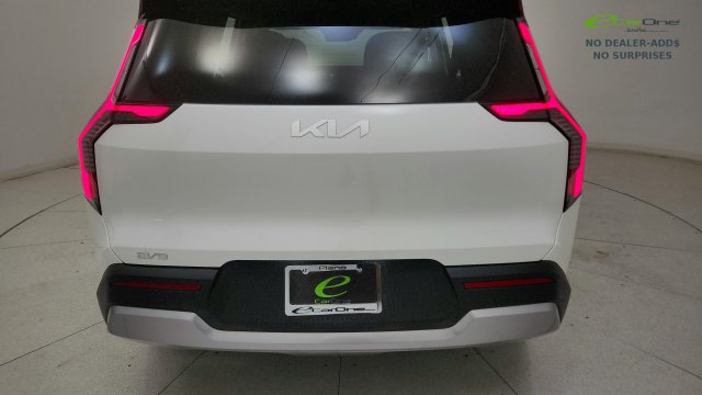 Used 2024 Kia EV9 Light Long Range RWD image 29