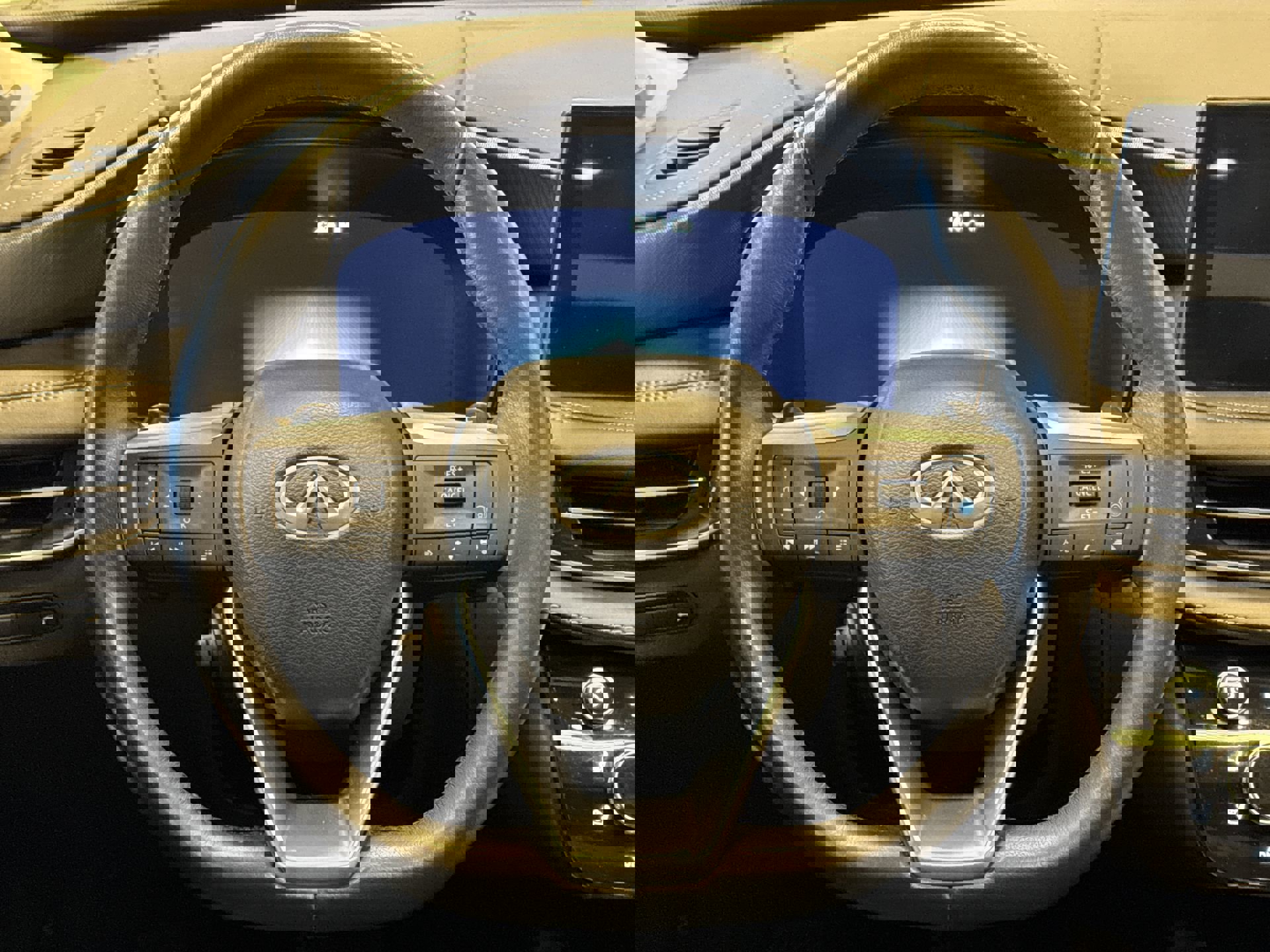 Certified 2025 INFINITI QX60 Luxe w/ Cargo Package AWD/4WD image 14