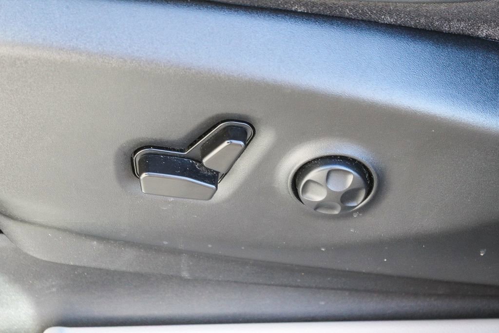 Used 2024 Chrysler Pacifica Touring-L image 28