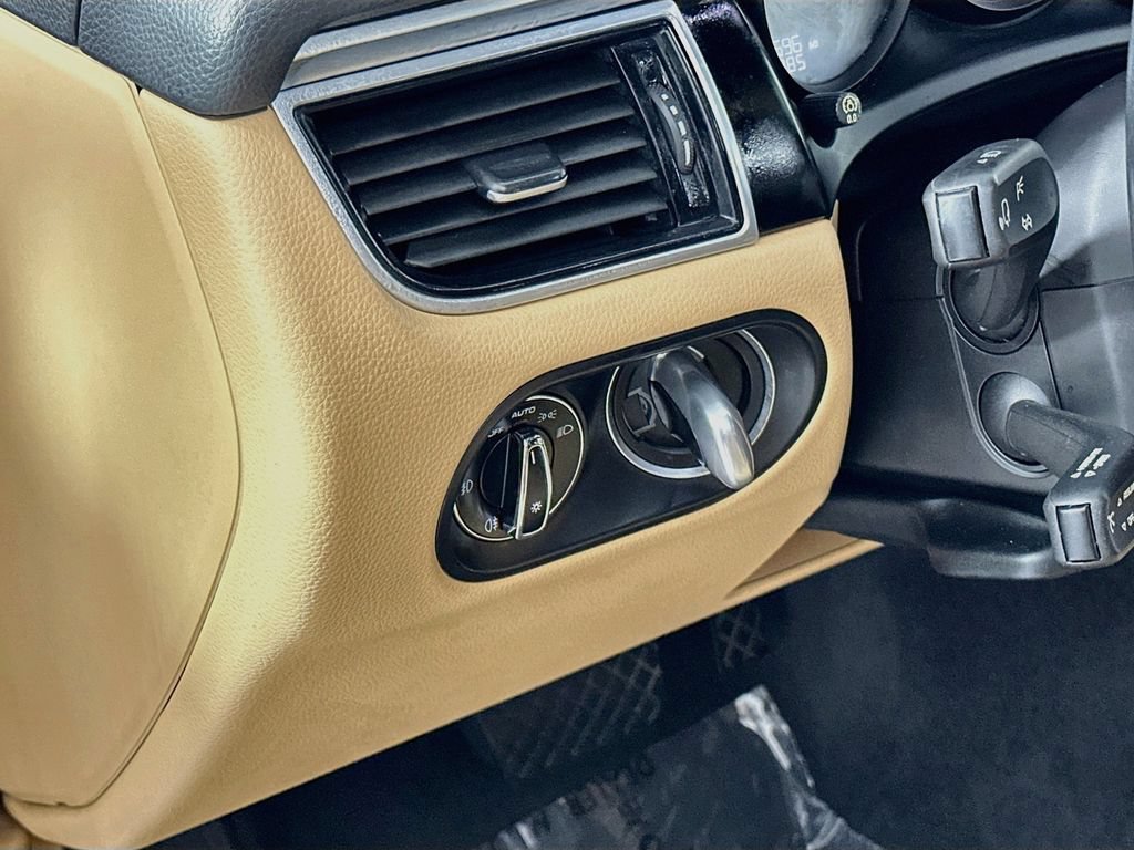 Used 2018 Porsche Macan AWD/4WD image 11