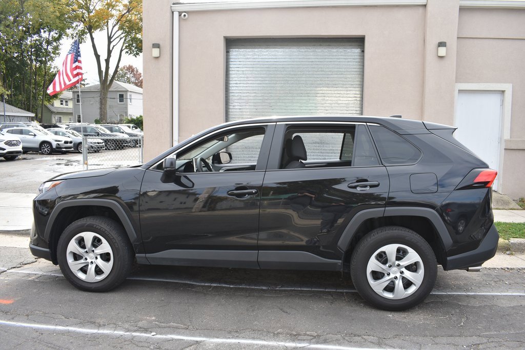 Used 2025 Toyota RAV4 LE image 9