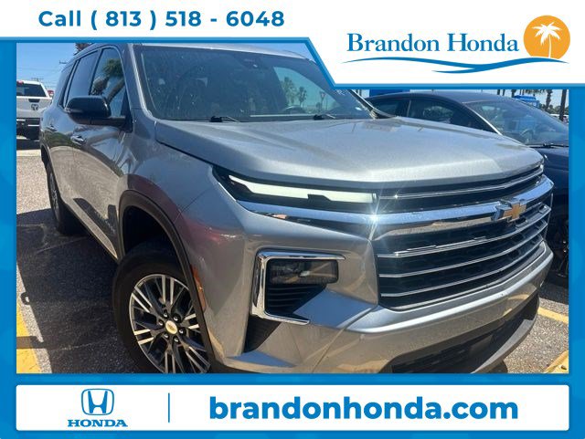 Used 2025 Chevrolet Traverse LT
