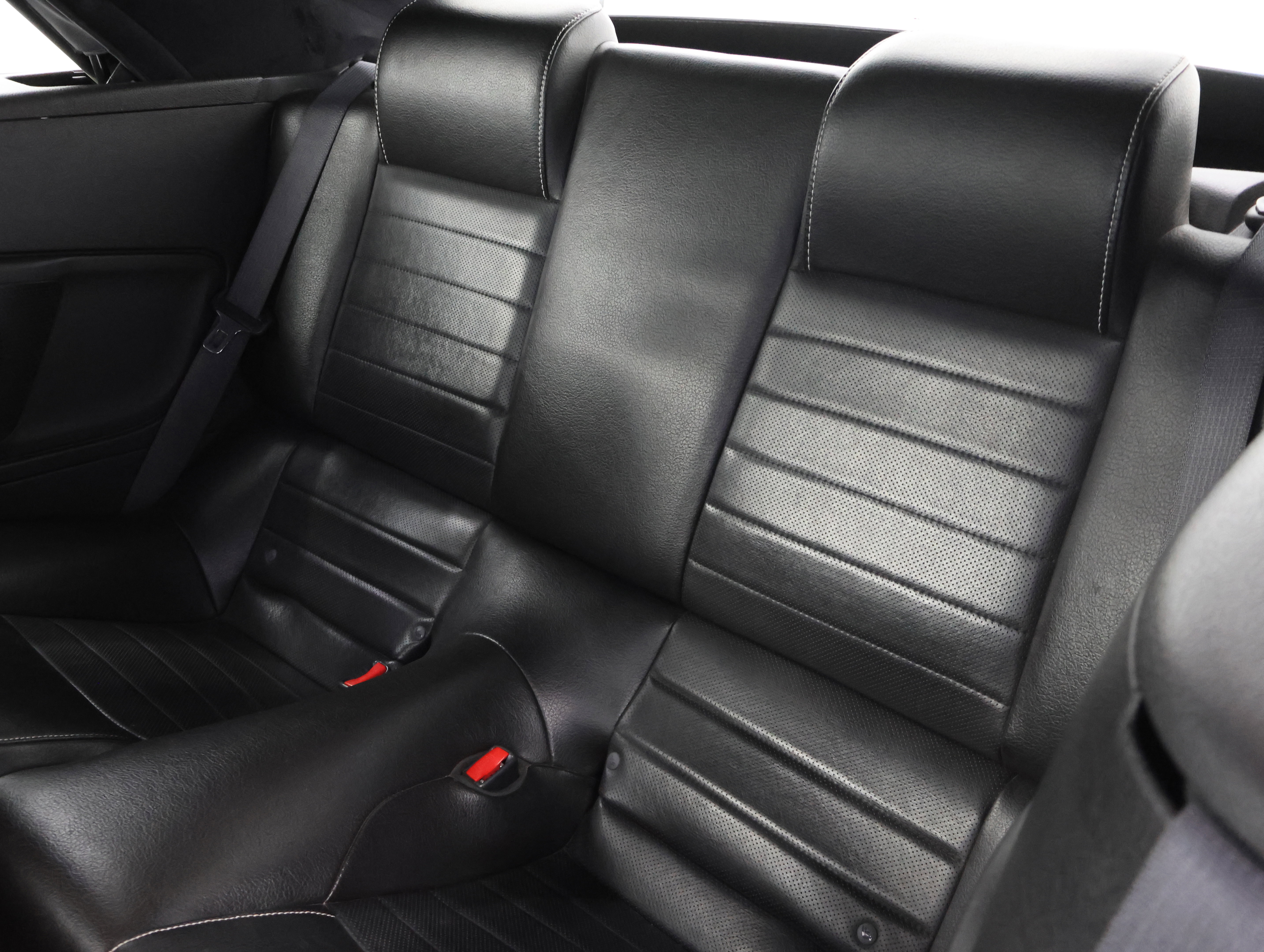 Used 2010 Ford Mustang GT Premium RWD image 9