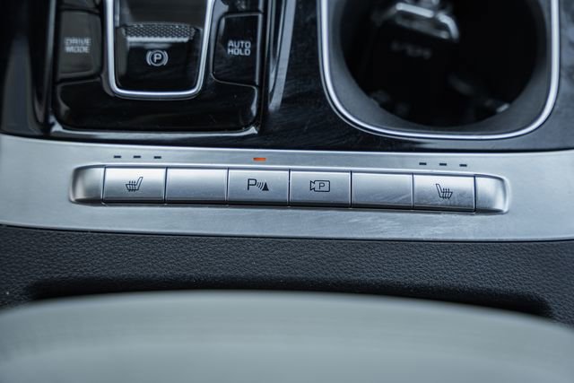 Used 2024 Kia Carnival EX FWD image 31