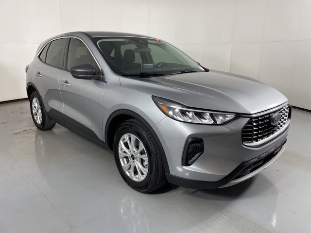 Used 2023 Ford Escape Active w/ Cold Weather Package image 2