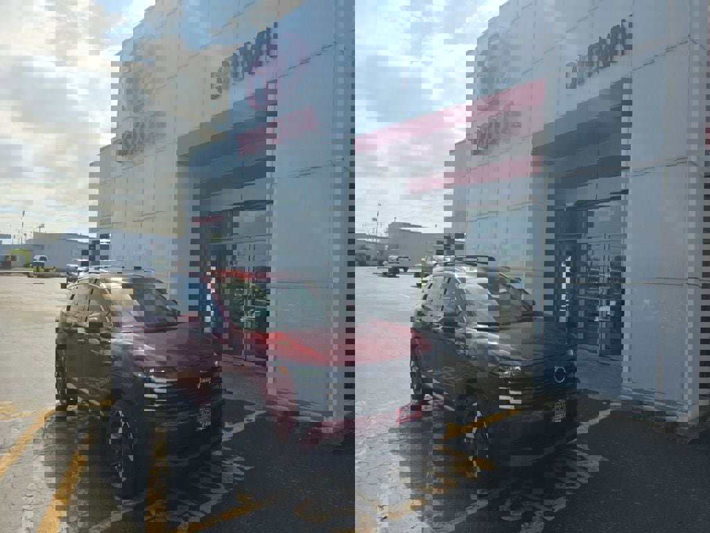 Certified 2025 Nissan Kicks SR AWD/4WD image 1