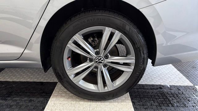 Used 2024 Volkswagen Jetta SE image 10