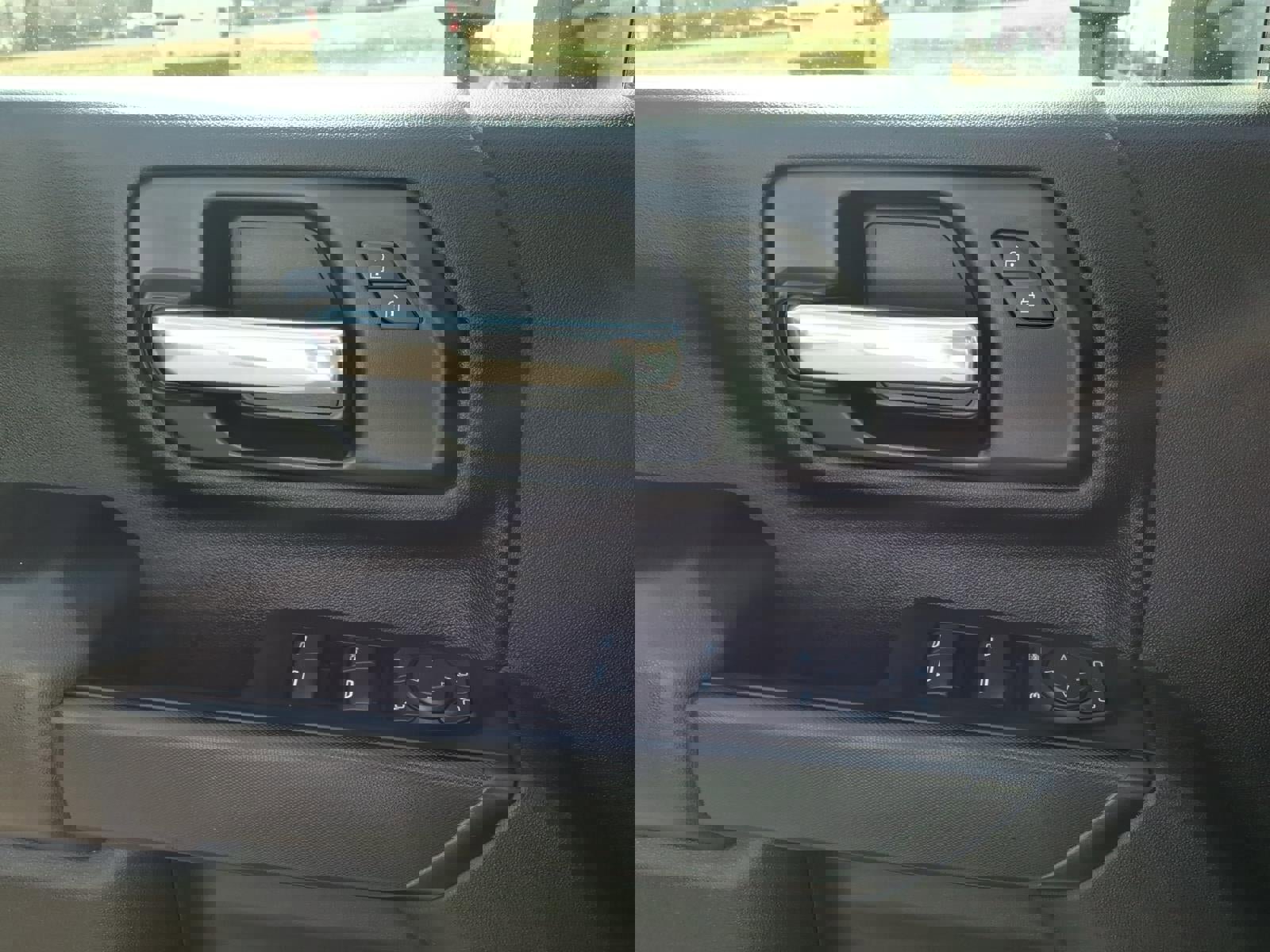 Used 2024 GMC Sierra 2500 Pro w/ Convenience Package image 15