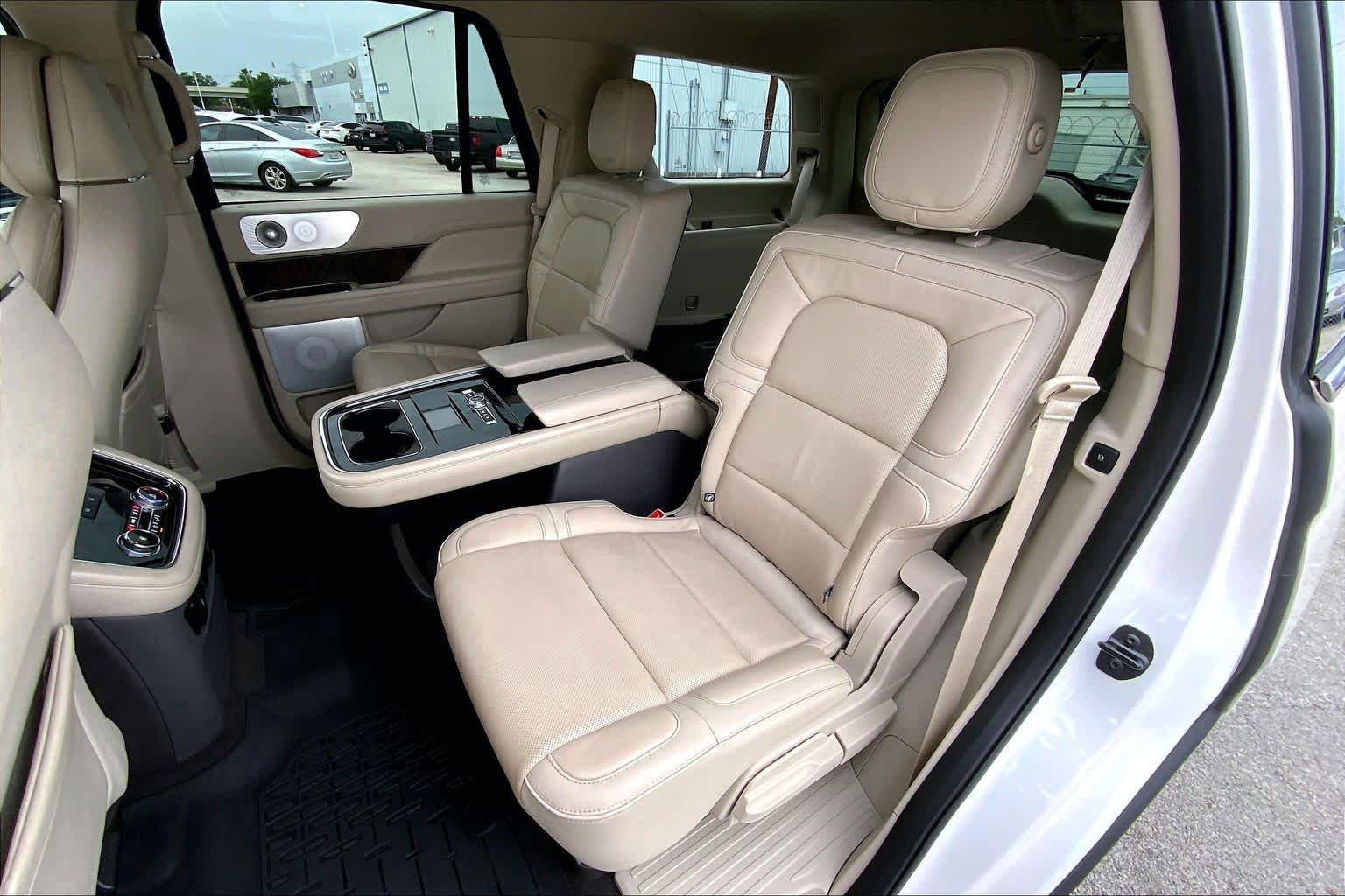 Used 2019 Lincoln Navigator Reserve AWD/4WD image 21
