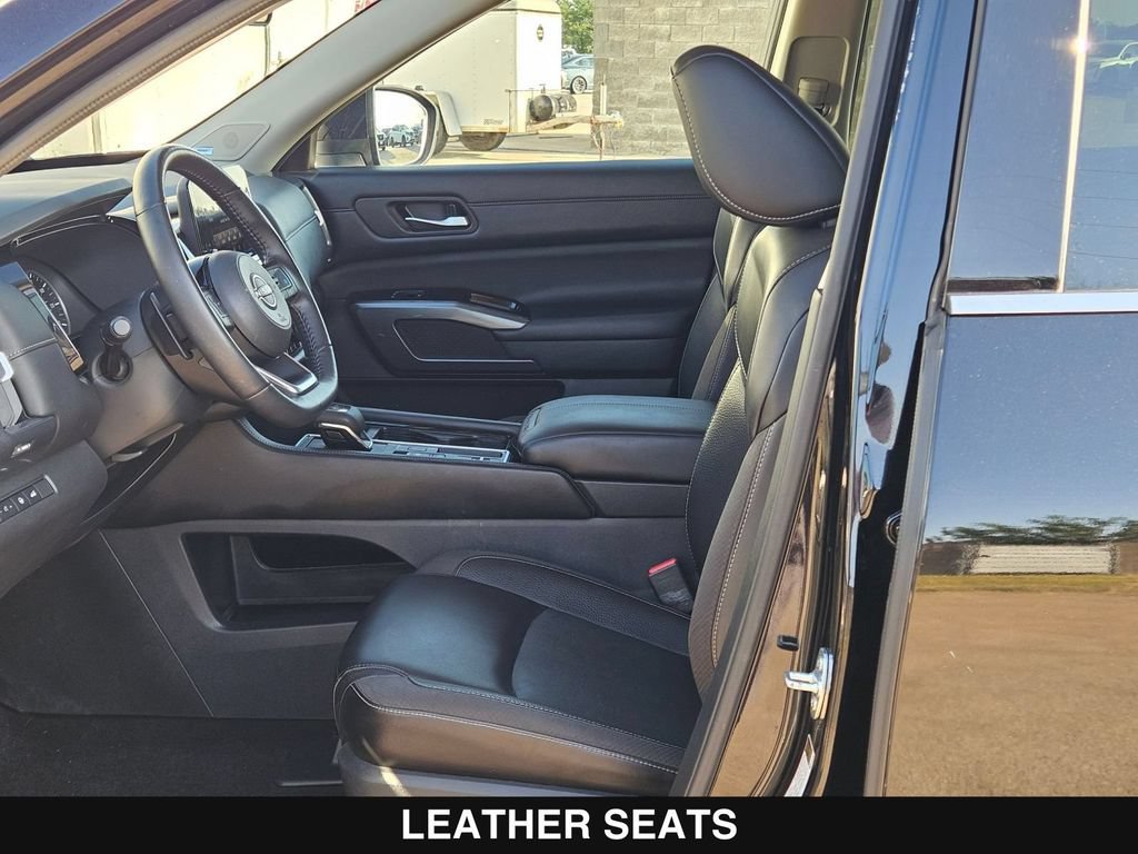 Used 2024 Nissan Pathfinder SL w/ SL Premium Package FWD image 11