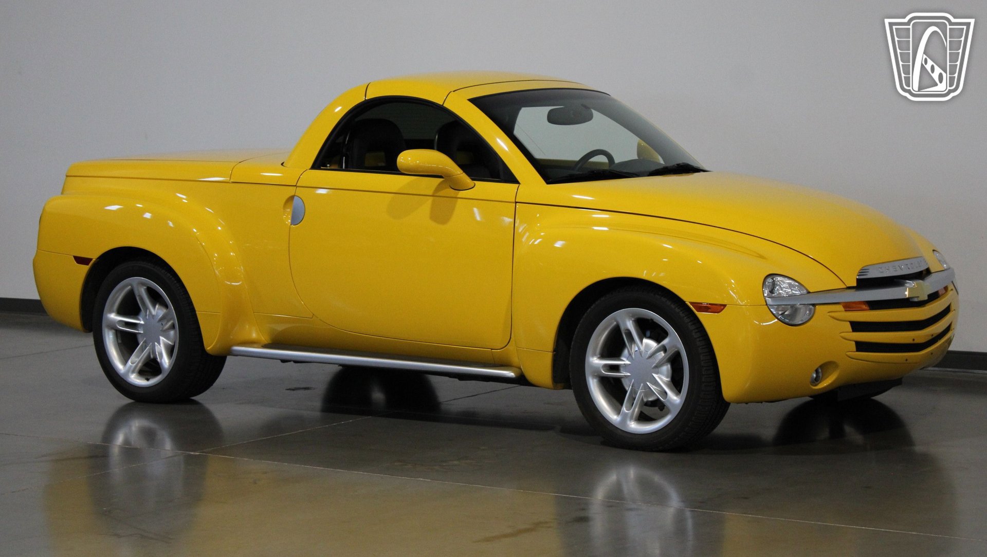 Used 2003 Chevrolet SSR w/ Preferred Equipment Group RWD image 14