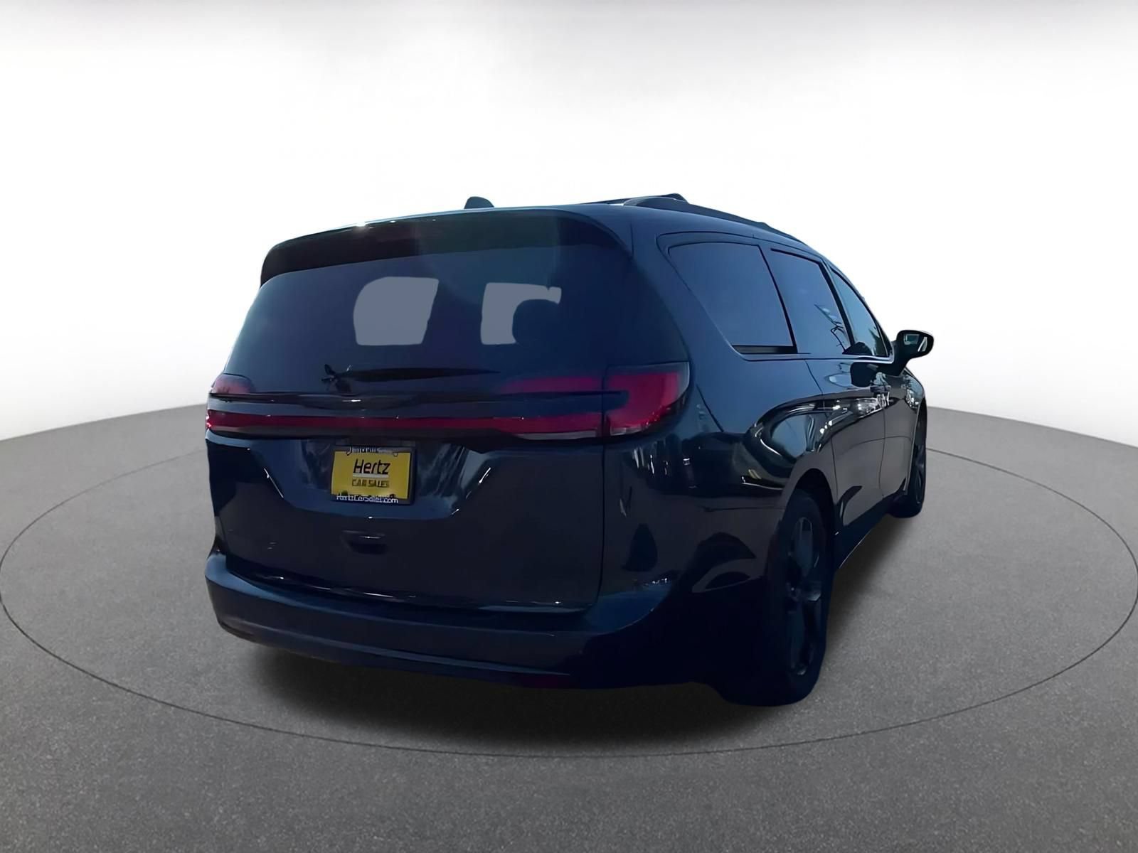 Used 2025 Chrysler Pacifica Limited FWD image 13