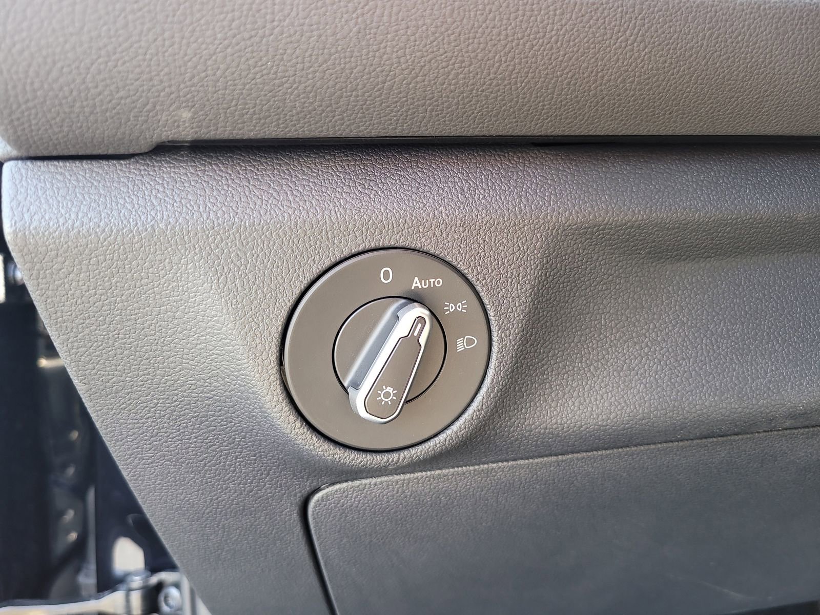 Certified 2025 Volkswagen Jetta S image 32